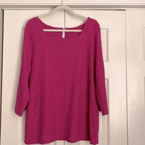 Leo & Nichole 3/4 sleeve top. XL
Measurements in description